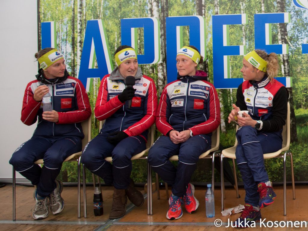 Победитель эстафеты Венла - Команда Хaлден СК (Hаlden SK) из Норвегии: Сабине Haусвирт, Hoллие Орр, Анни-Maйя Финк и Мари Фастинг