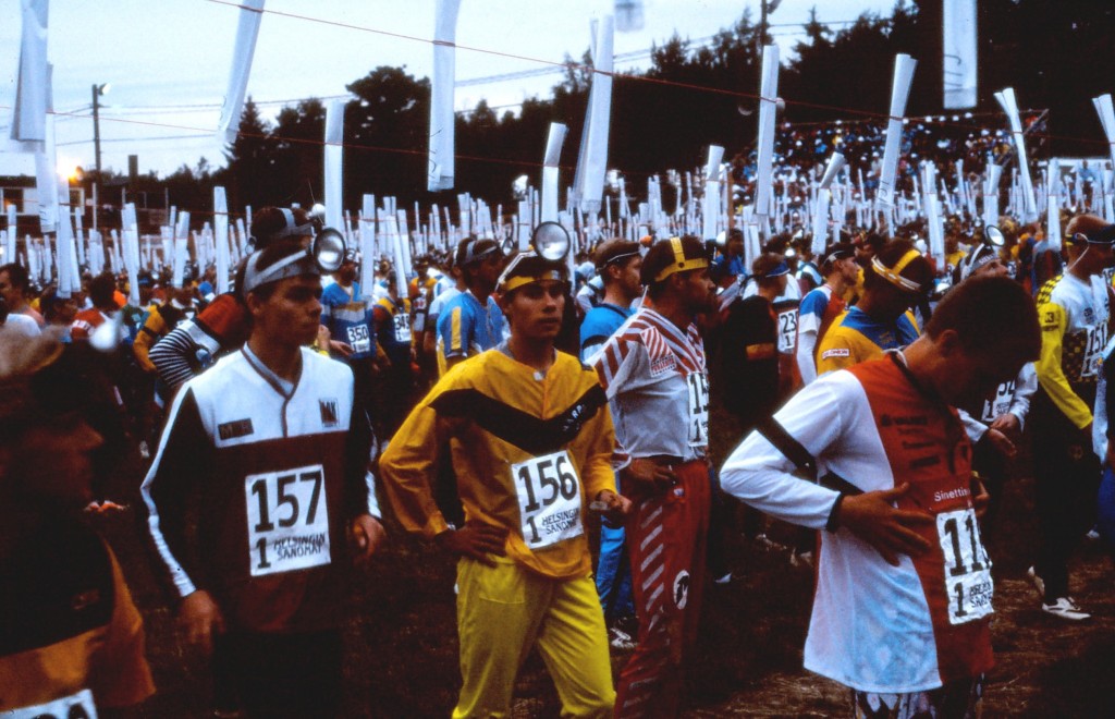 The Jukola relay is about to start. Pictured are e.g. Niklas Johansson of Falkenbergs OK (157), Stefan Nordmyr of Närpes OK (156), Mikko Yli-Kauppila of Pargas IF 3 (155) and, in front, future junior world champion in ski orienteering Tapani Partanen of Hyvinkään Rasti (118). Photo: Paimion Kamerakerho.