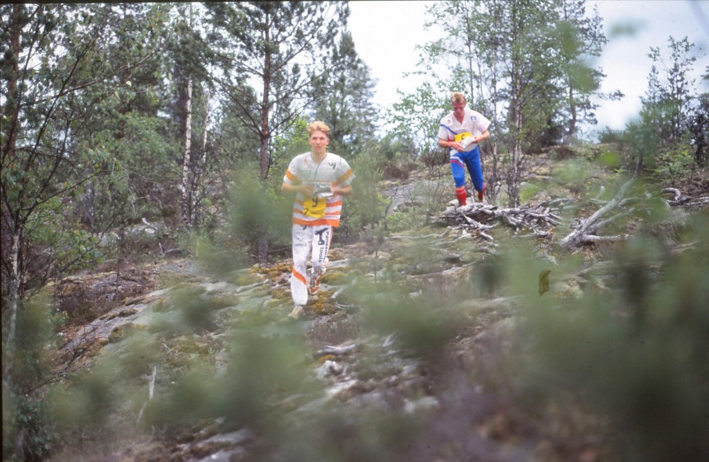 The victory fight on the last leg at its most feverish, with Janne Salmi of Turun Suunnistajat (on the left) confronting Petter Thoresen of Halden SK. Photo: Paimion Kamerakerho.