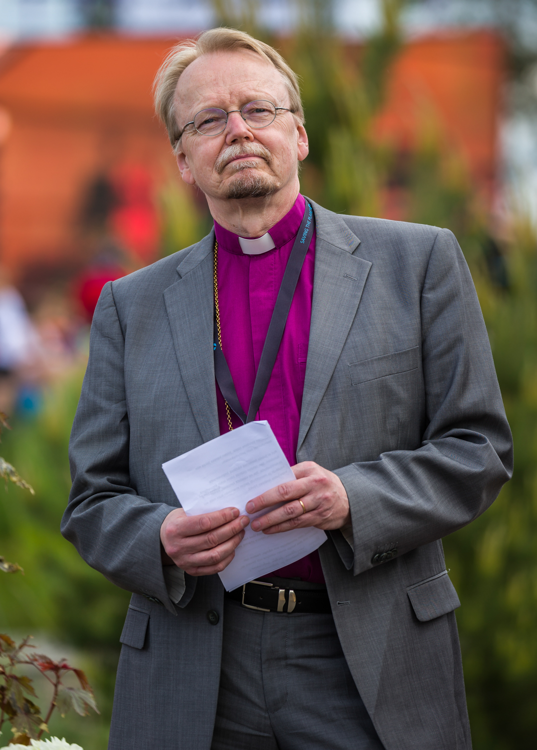 Arkkipiispa Kari Mäkinen muistutti Jukolan viestin osanottajia kilpailun kepeydestä. Kuva Jukka Lämsä
