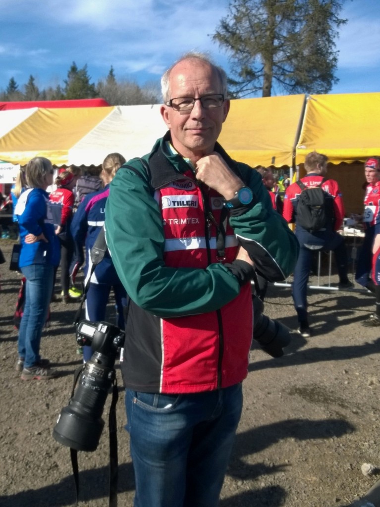 In addition to Jukola messages, Seppo Väli-Klemelä also writes regularly as a journalist, like here in 10mila in Sweden this spring. Photo: Antti Veijalainen.