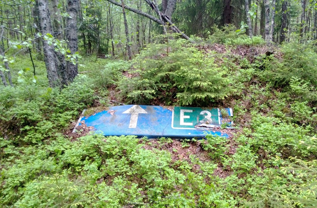 Course setters' last minute discovery in the terrain.